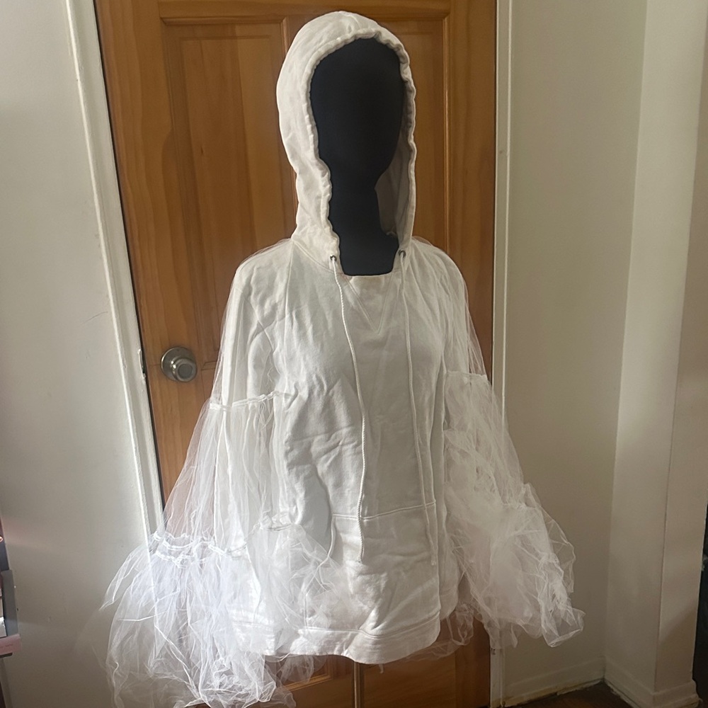 Nicopanda hoodie w/ tulle cape
